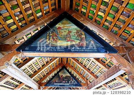 スイス・ルツェルンのカペル橋 128398210