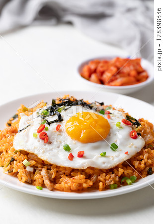 Korean kimchi fried rice with fried egg, pork, sesame seed, chili, spring onion and seaweed 128398336