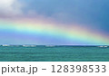 水平線と虹 128398533