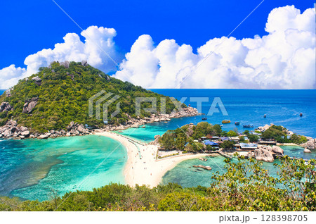 コタオ島の美しいサンゴ礁の海 128398705
