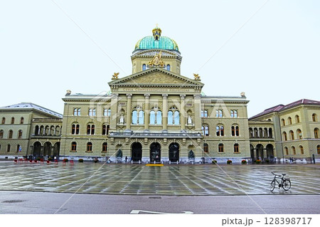スイス・ベルンの連邦議会議事堂 スイス・ベルンの連邦議会議事堂 128398717