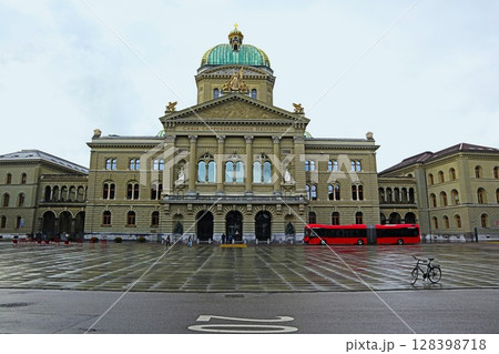 スイス・ベルンの連邦議会議事堂 スイス・ベルンの連邦議会議事堂 128398718