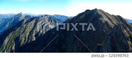 ジャンダルムから眺める奥穂高岳山頂,槍穂高縦走路の大パノラマビュー(盛夏の上高地登山) ジャンダルムから眺める奥穂高岳山頂,槍穂高縦走路の大パノラマビュー(盛夏の上高地登山) 128398763