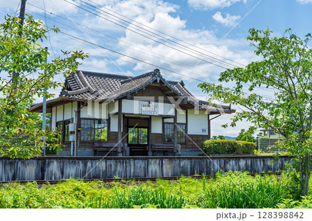 幸せを呼ぶ駅　日本で唯一『幸福』と名のつく現役の駅　(おかどめ幸福駅)人吉・球磨郡あさぎり町 128398842