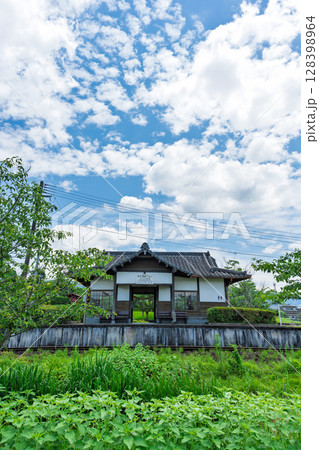幸せを呼ぶ駅 日本で唯一『幸福』と名のつく現役の駅 (おかどめ幸福駅)人吉・球磨郡あさぎり町 幸せを呼ぶ駅 日本で唯一『幸福』と名のつく現役の駅 (おかどめ幸福駅)人吉・球磨郡あさぎり町 128398964