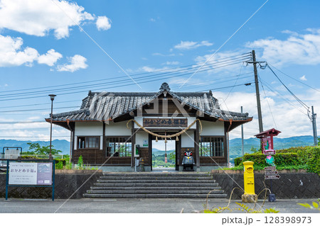 幸せを呼ぶ駅 日本で唯一『幸福』と名のつく現役の駅 (おかどめ幸福駅)人吉・球磨郡あさぎり町 幸せを呼ぶ駅 日本で唯一『幸福』と名のつく現役の駅 (おかどめ幸福駅)人吉・球磨郡あさぎり町 128398973