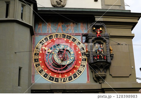 スイス・ベルンの時計塔 スイス・ベルンの時計塔 128398983