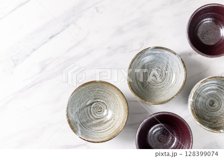 並べられたお茶碗 pottery 並べられたお茶碗 pottery 128399074