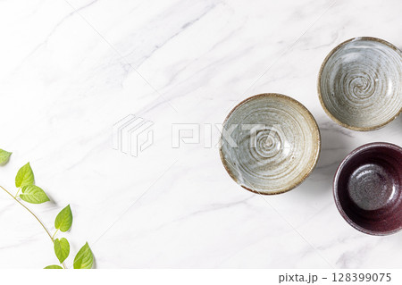 並べられたお茶碗 pottery 並べられたお茶碗 pottery 128399075