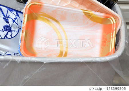 資源ごみ リサイクル 食品トレー 128399306