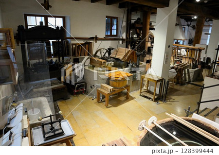 スイス・バーゼルの製紙印刷博物館 128399444