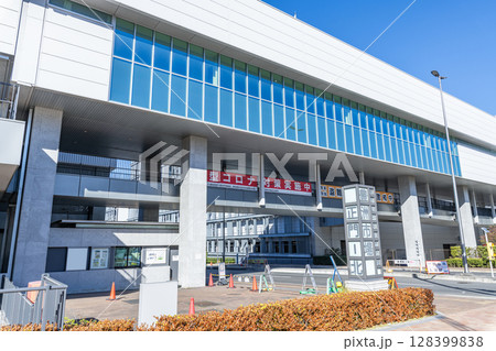 東京都江東区 快晴の豊洲市場 (水産仲卸売場棟) 東京都江東区 快晴の豊洲市場 (水産仲卸売場棟) 128399838
