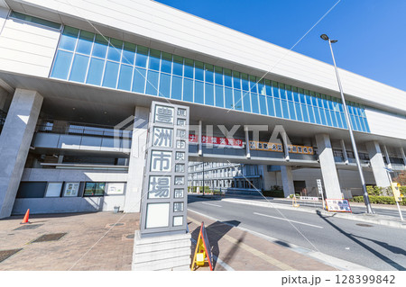 東京都江東区 快晴の豊洲市場 (水産仲卸売場棟) 東京都江東区 快晴の豊洲市場 (水産仲卸売場棟) 128399842