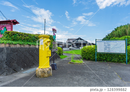 (駅舎)幸せを呼ぶ駅　日本で唯一『幸福』と名のつく現役の駅　(おかどめ幸福駅)人吉・球磨郡あさぎり町 128399882