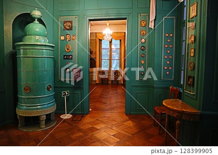 スイス・バーゼルのハウス・ツム・キルシュガルテン歴史博物館 128399905