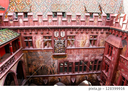 スイス・バーゼルの市庁舎 128399916