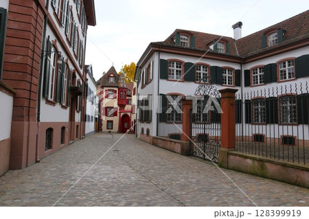 スイス・バーゼル旧市街 128399919