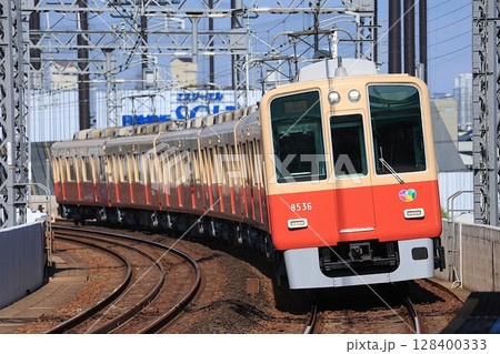 【阪神】8000系〜赤胴車〜 急行(阪神本線:大物駅) 【阪神】8000系〜赤胴車〜 急行(阪神本線:大物駅) 128400333