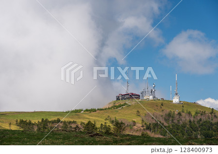 巨大な雲と並ぶ王ヶ頭ホテルの風景 巨大な雲と並ぶ王ヶ頭ホテルの風景 128400973