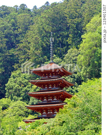 長谷寺の五重塔 128401307