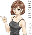 タンクトップの女性 128401337