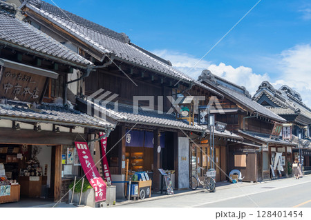 埼玉県・川越一番街　蔵造りの街並み 128401454