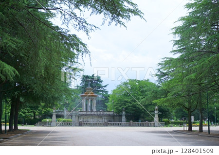 噴水のある公園 鶴舞公園 噴水塔 噴水のある公園 鶴舞公園 噴水塔 128401509