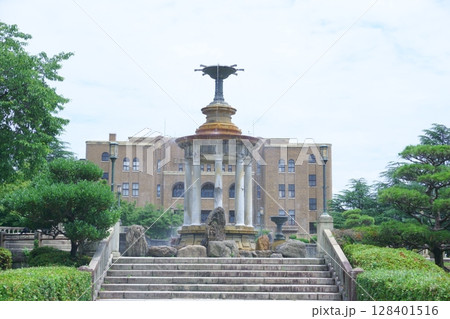 鶴舞公園　噴水塔と名古屋市公会堂 128401516