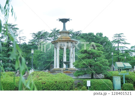 噴水のある風景　鶴舞公園　噴水塔 128401521