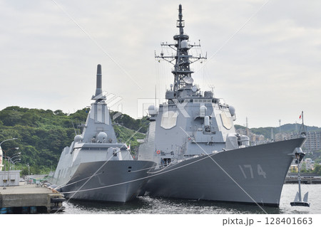 護衛艦くまのと護衛艦きりしま 128401663