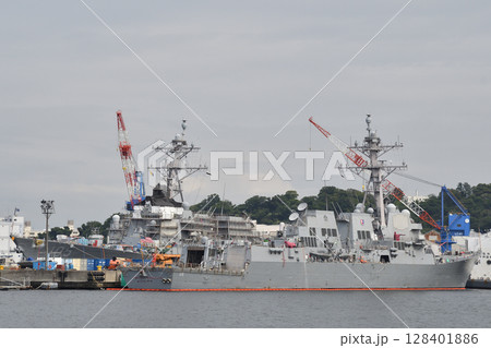 ミサイル駆逐艦デューイとミサイル駆逐艦ラファエル・ペラルタ 128401886