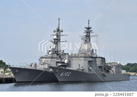 護衛艦たかなみと試験艦あすか 128401887