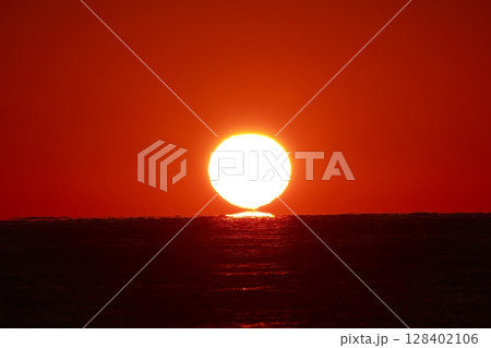 ダルマ夕日 128402106