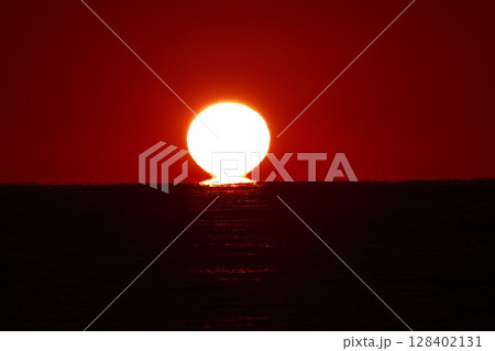 ダルマ夕日 128402131