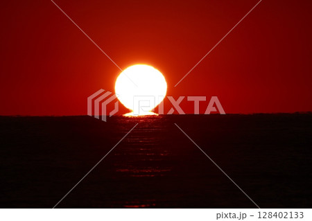 ダルマ夕日 128402133