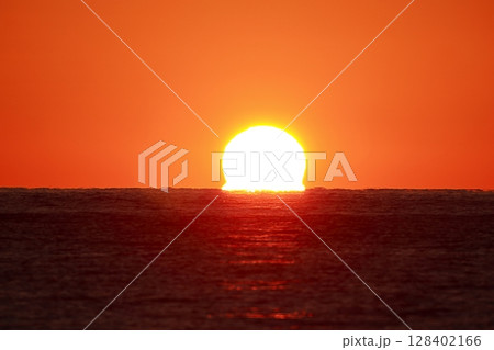 ダルマ夕日 ダルマ夕日 128402166