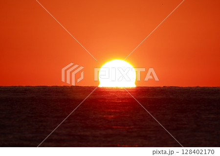 ダルマ夕日 128402170