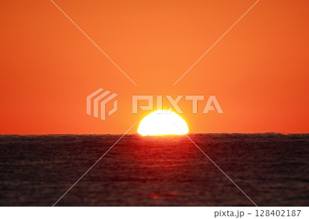 ダルマ夕日 128402187
