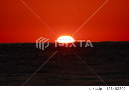 ダルマ夕日 128402202