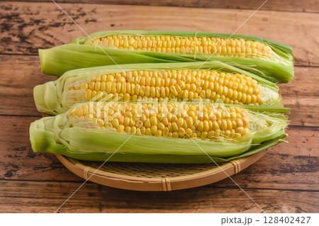 夏の味覚 トウモロコシ 夏の味覚 トウモロコシ 128402427