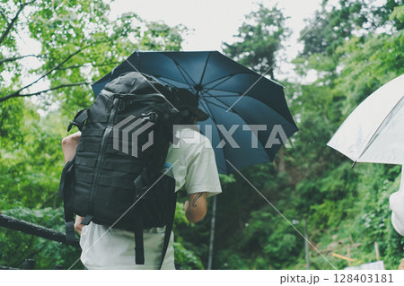 inbound tourist 128403181