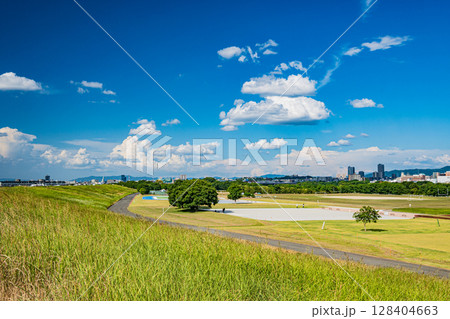 淀川河川公園鳥飼上地区の景観　摂津市 128404663