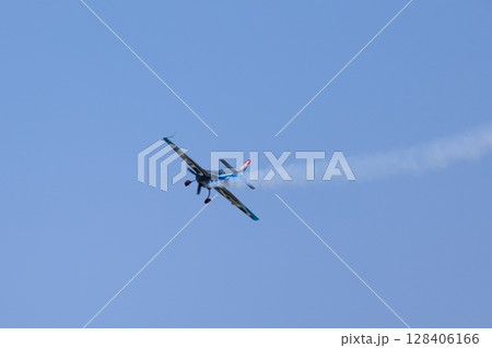 自衛隊の飛行機 128406166