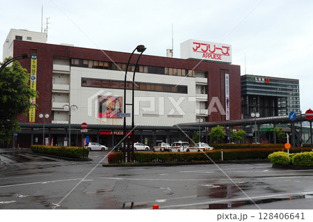 弘前駅 アプリーズと中央口の風景(青森県弘前市) 弘前駅 アプリーズと中央口の風景(青森県弘前市) 128406641