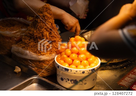 台北・寧夏夜市のB級グルメ【台湾イメージ】 台北・寧夏夜市のB級グルメ【台湾イメージ】 128407272