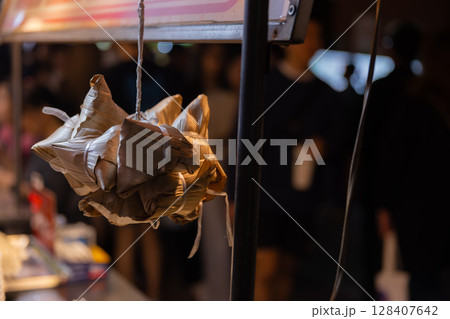 台北・寧夏夜市のB級グルメ【台湾イメージ】 128407642