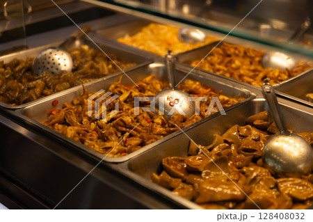 台北・寧夏夜市のB級グルメ【台湾イメージ】 128408032