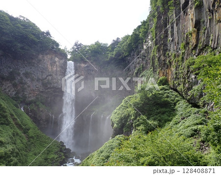 華厳の滝 128408871