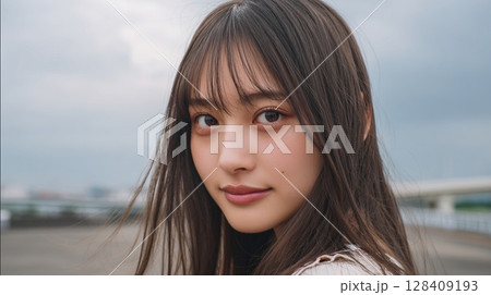 笑顔が魅力的な制服を着た若い女性の明るいポートレート｜笑顔, 女性 128409193