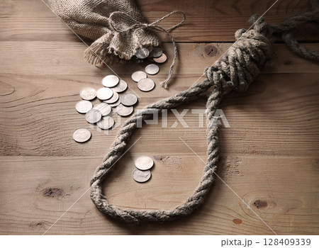 A loop made from old thick rope 128409339